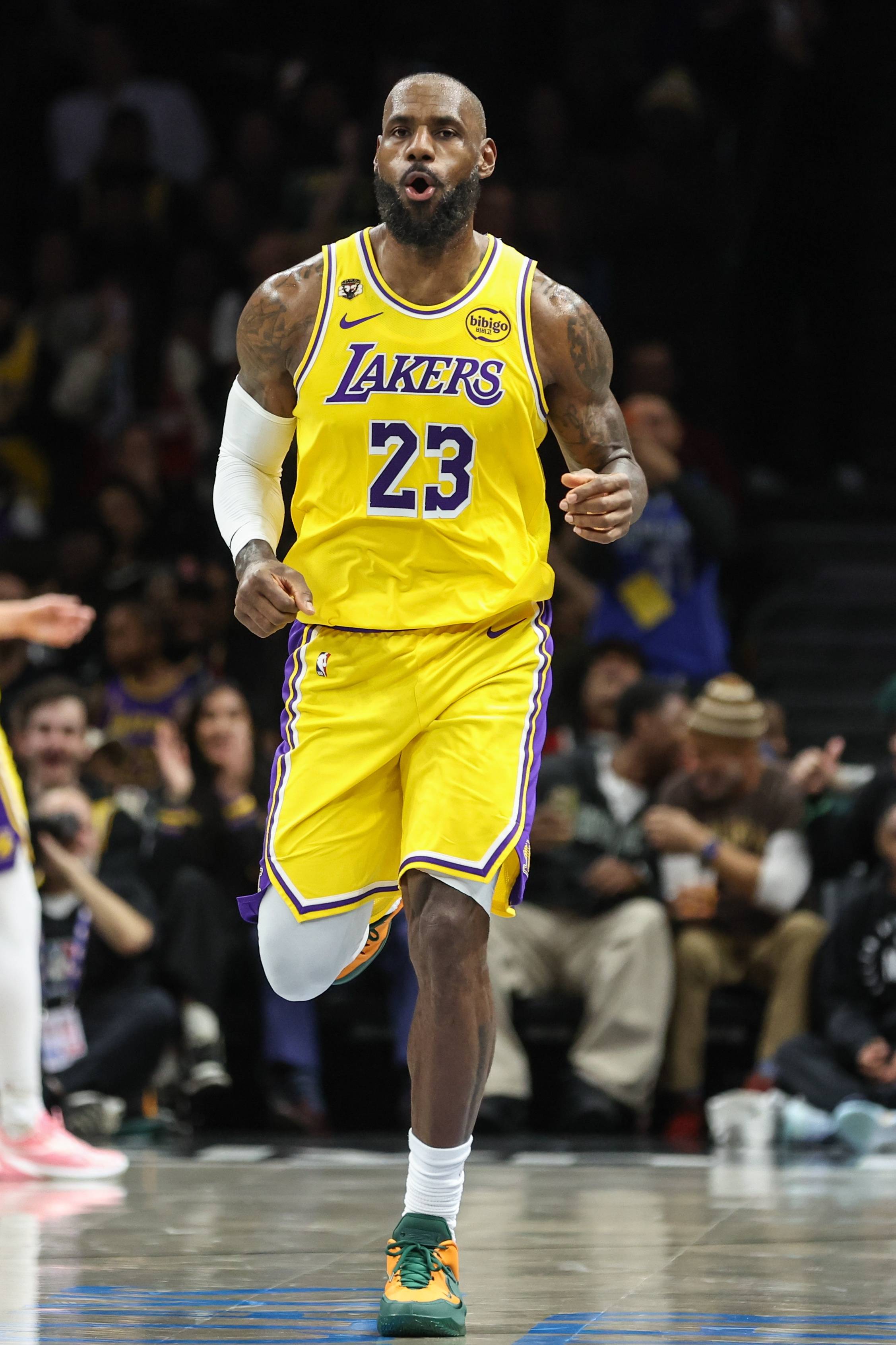 官方在线-湖人签下33岁老将